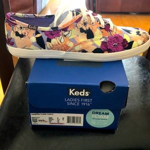 New Size 9 Lace Up Floral Keds